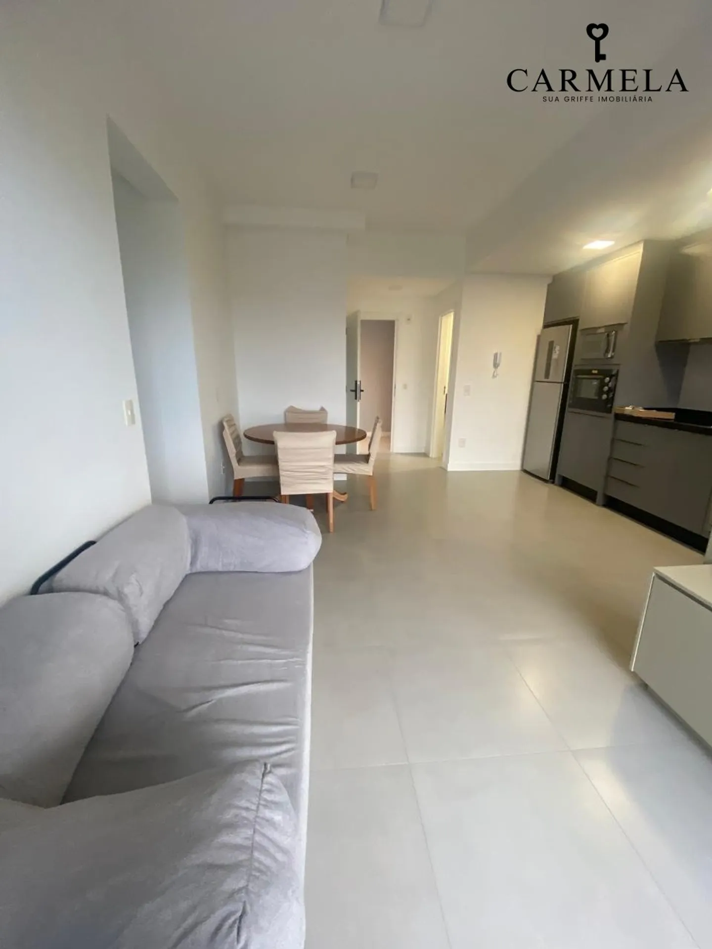 Квартира 55 м² з 1 спальнею з ванною і балконом
