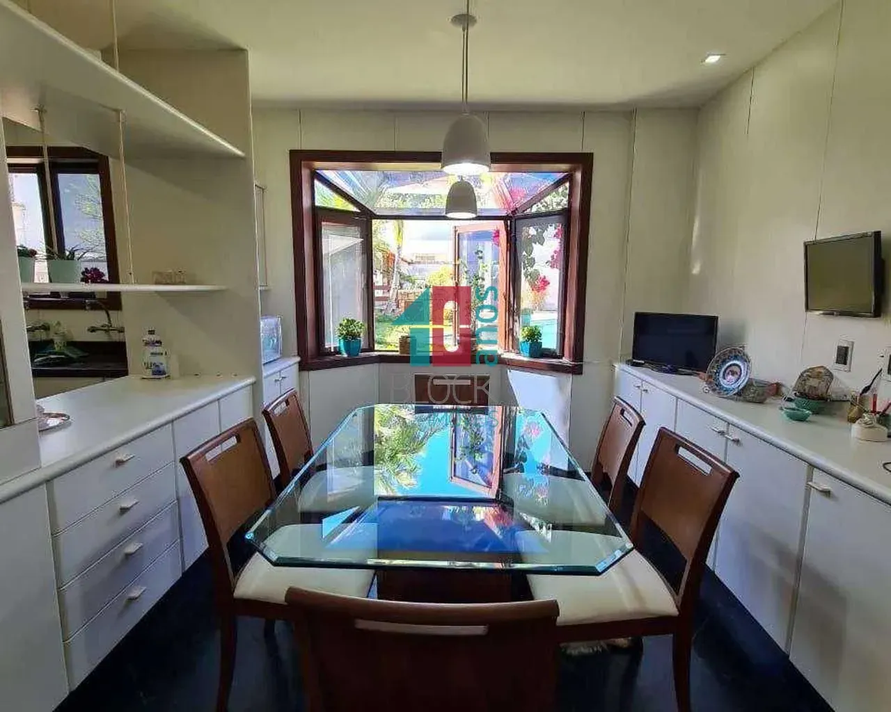 Unfurnished house with 5 bedrooms and 5 bathrooms — photo 2