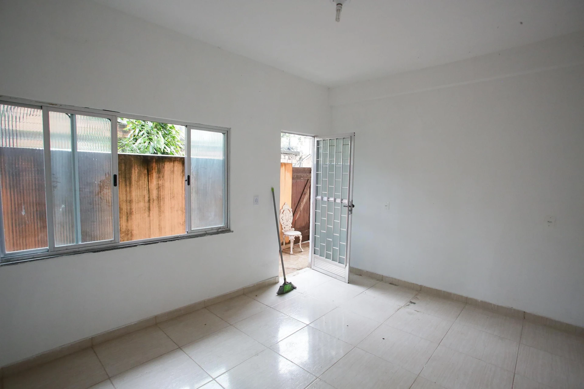 Unfurnished studio with 1 bedroom and 1 parking spot — photo 6