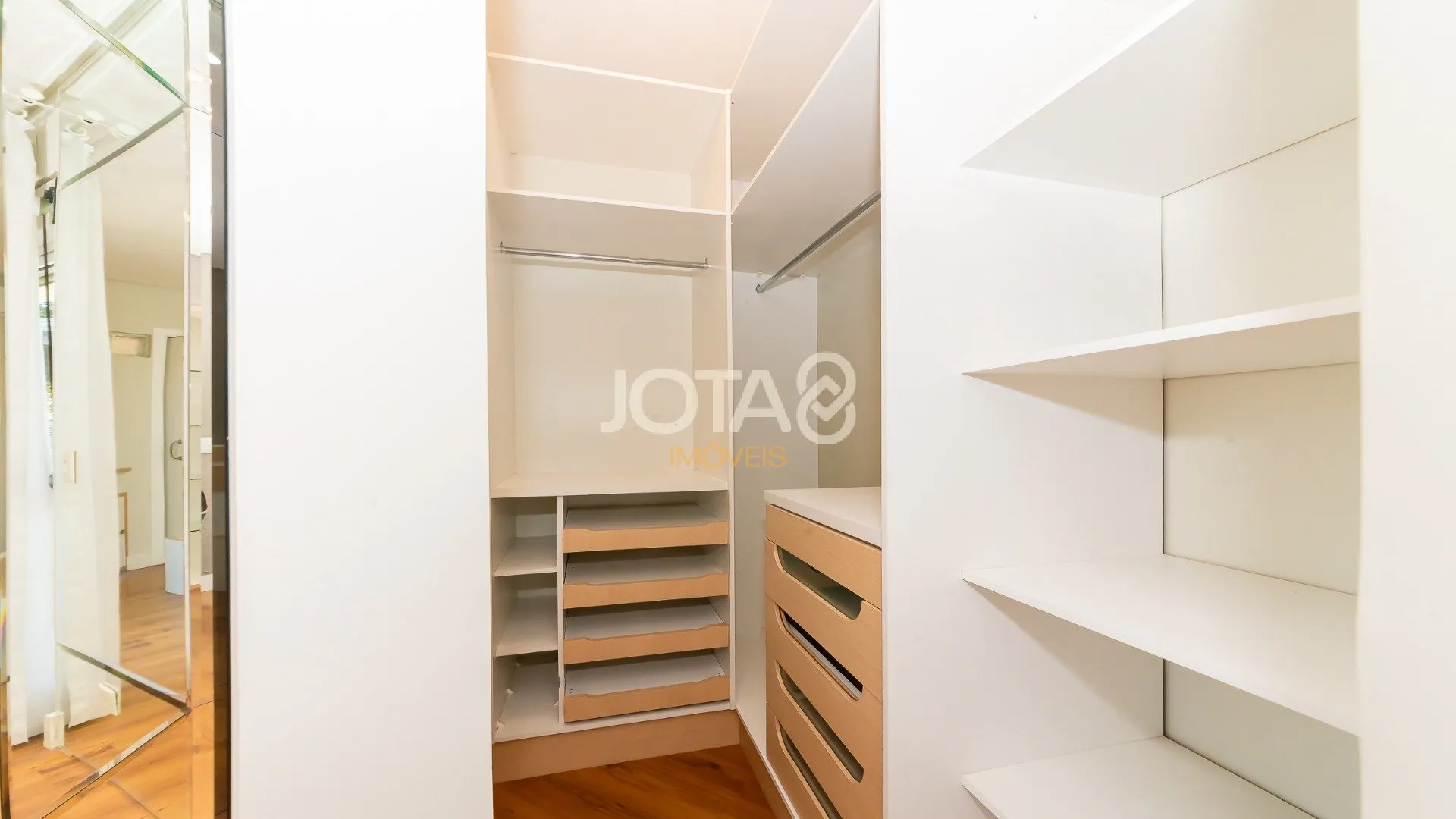 House with 3 bedrooms, 345 m² and 6 parking spaces — photo 30