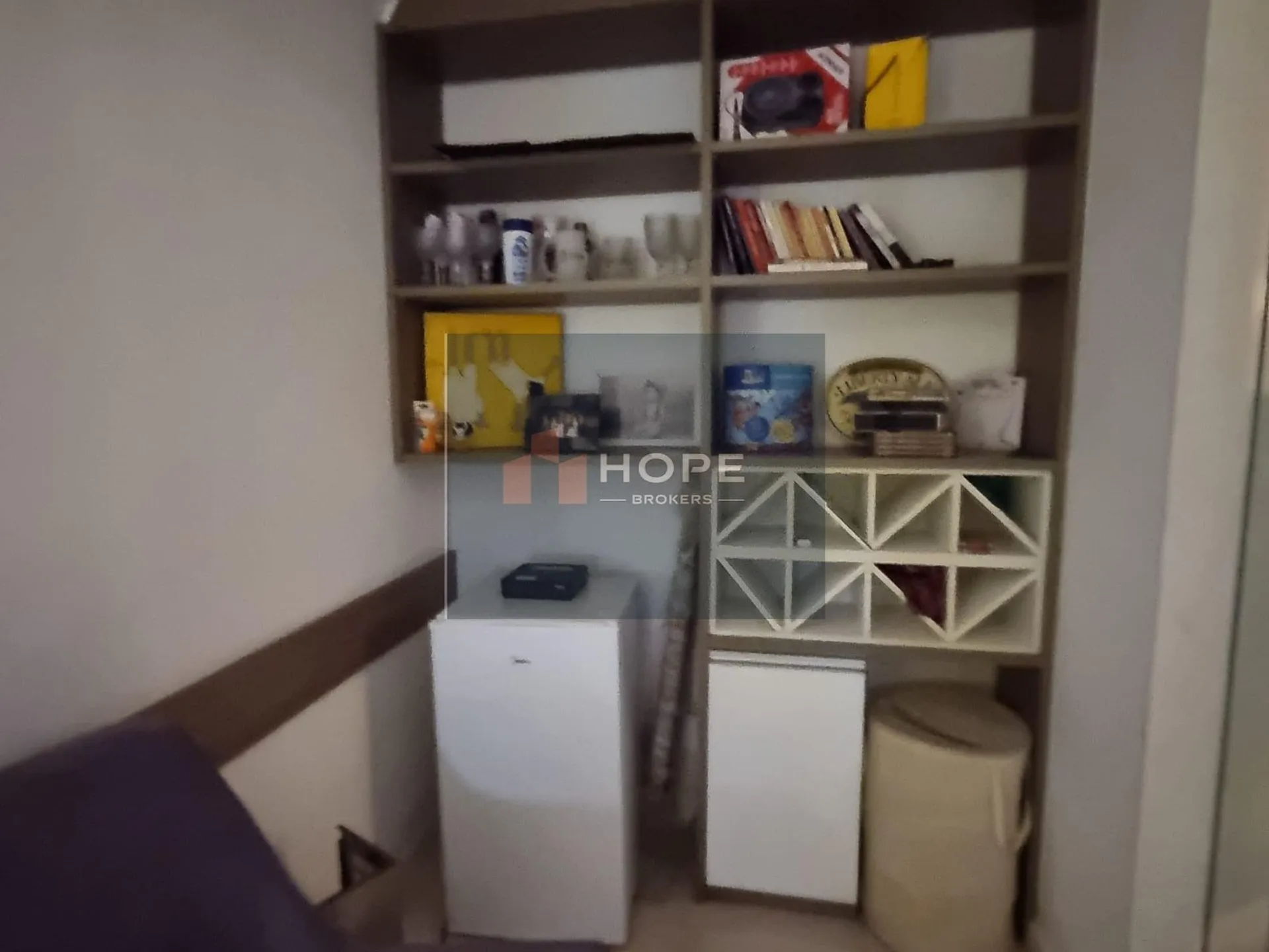 Walk-in closet in a 3-bedroom apartment, 200 m² — photo 31