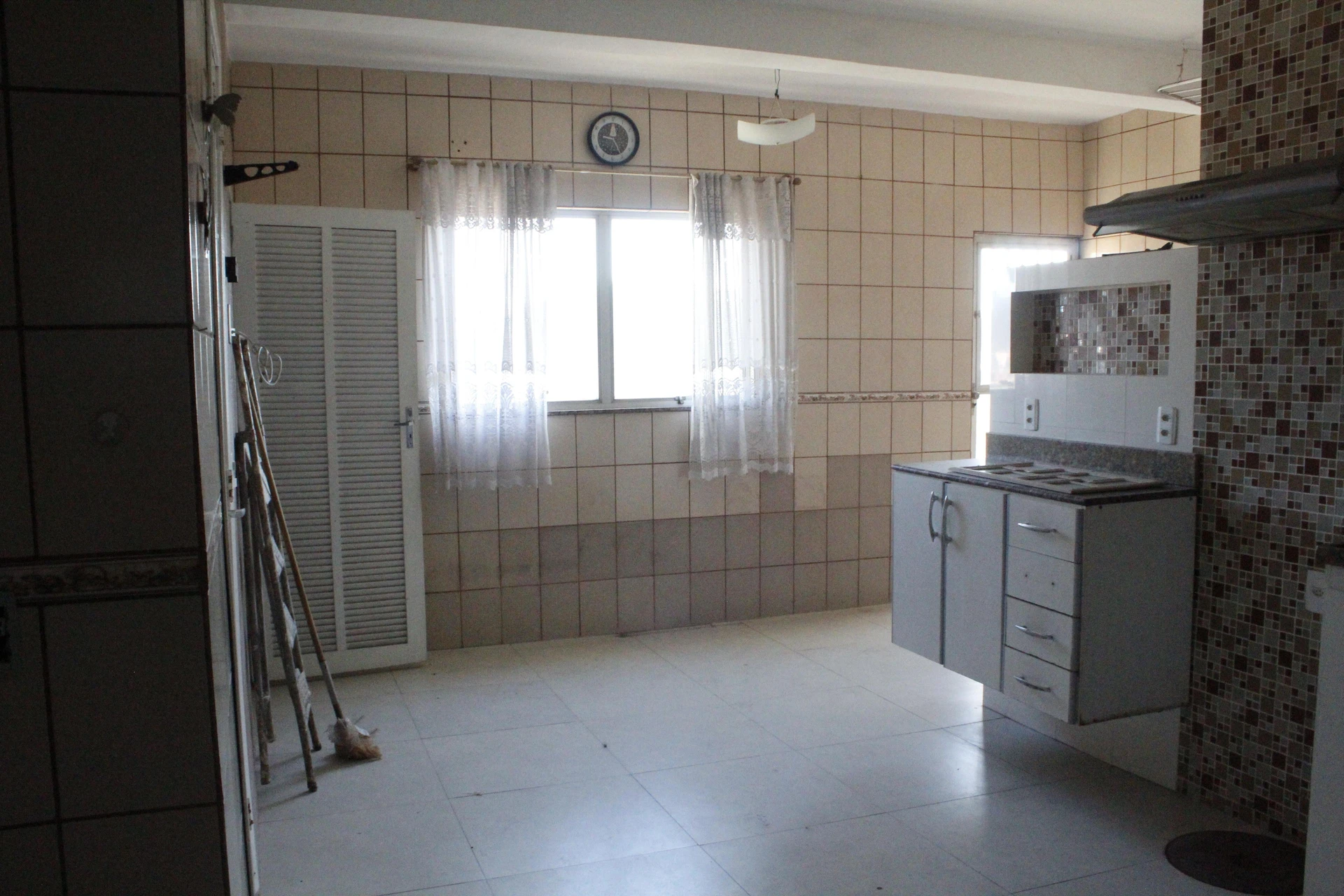 Rental apartment with 4 bedrooms and a balcony — photo 39
