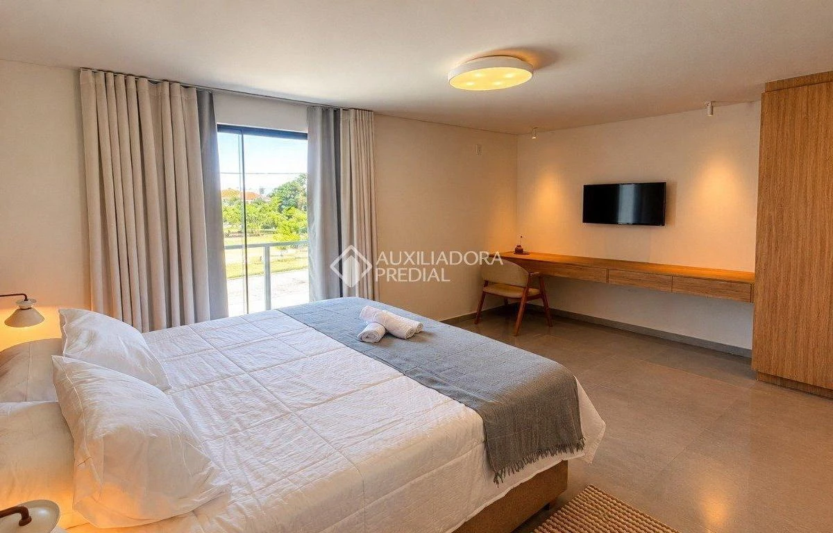 One-bedroom apartment with a home office in Florianópolis — photo 6