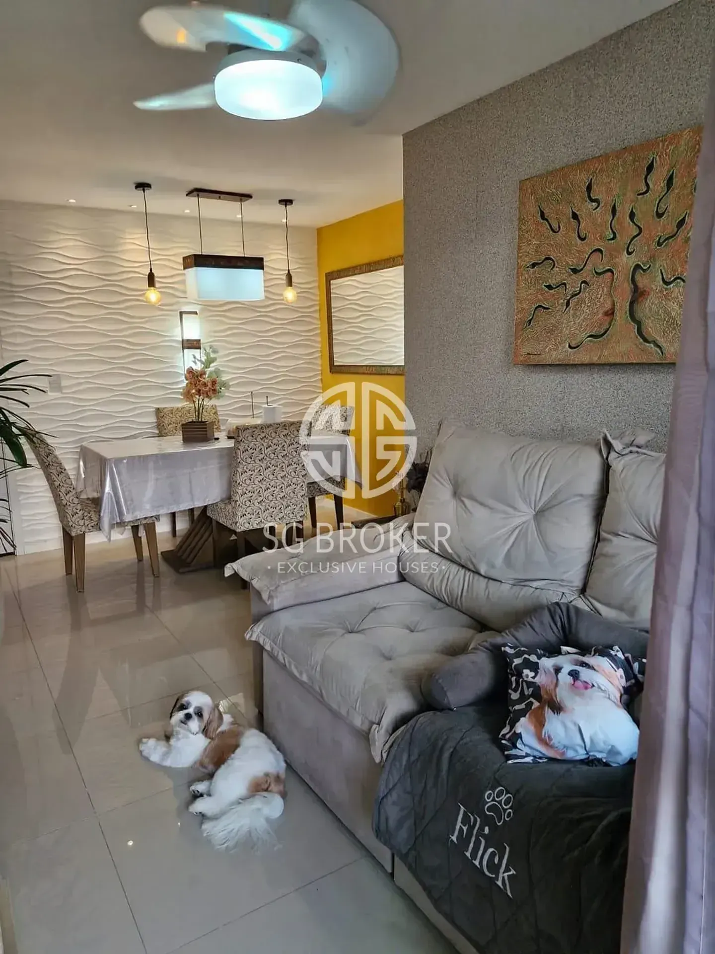 Glass-enclosed balcony in a 3-bedroom apartment, 91 m² — photo 3