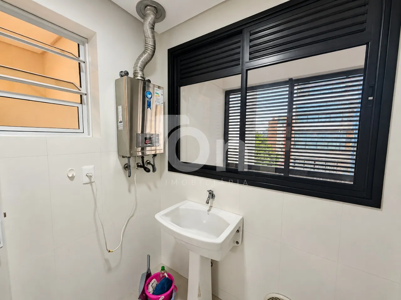 3-bedroom apartment in a building with a gym — photo 7