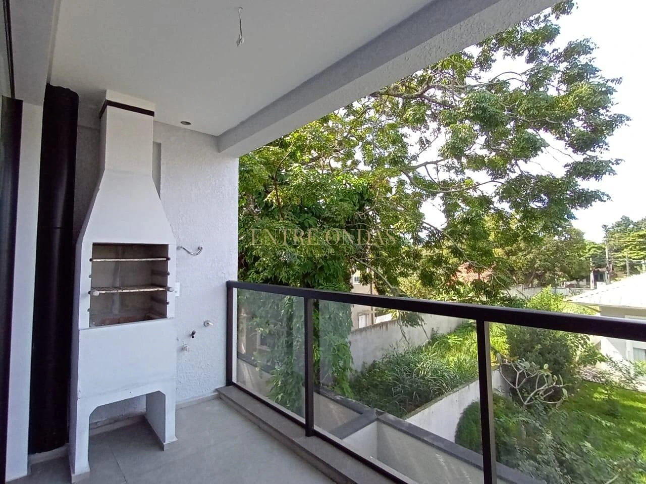 100 m² apartment with laundry area and built-in BBQ