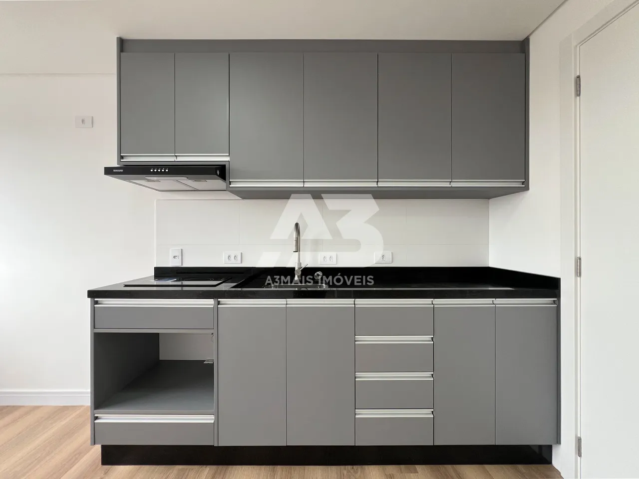 Studio, 26 m², with wood or laminate floors — photo 8