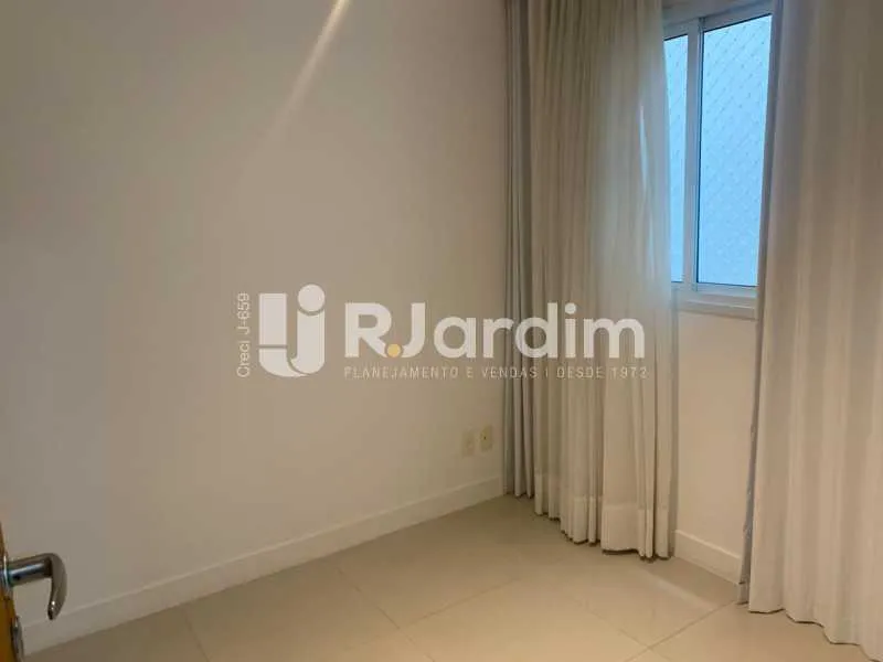 Rental apartment with 4 bedrooms and glassed balcony — photo 15