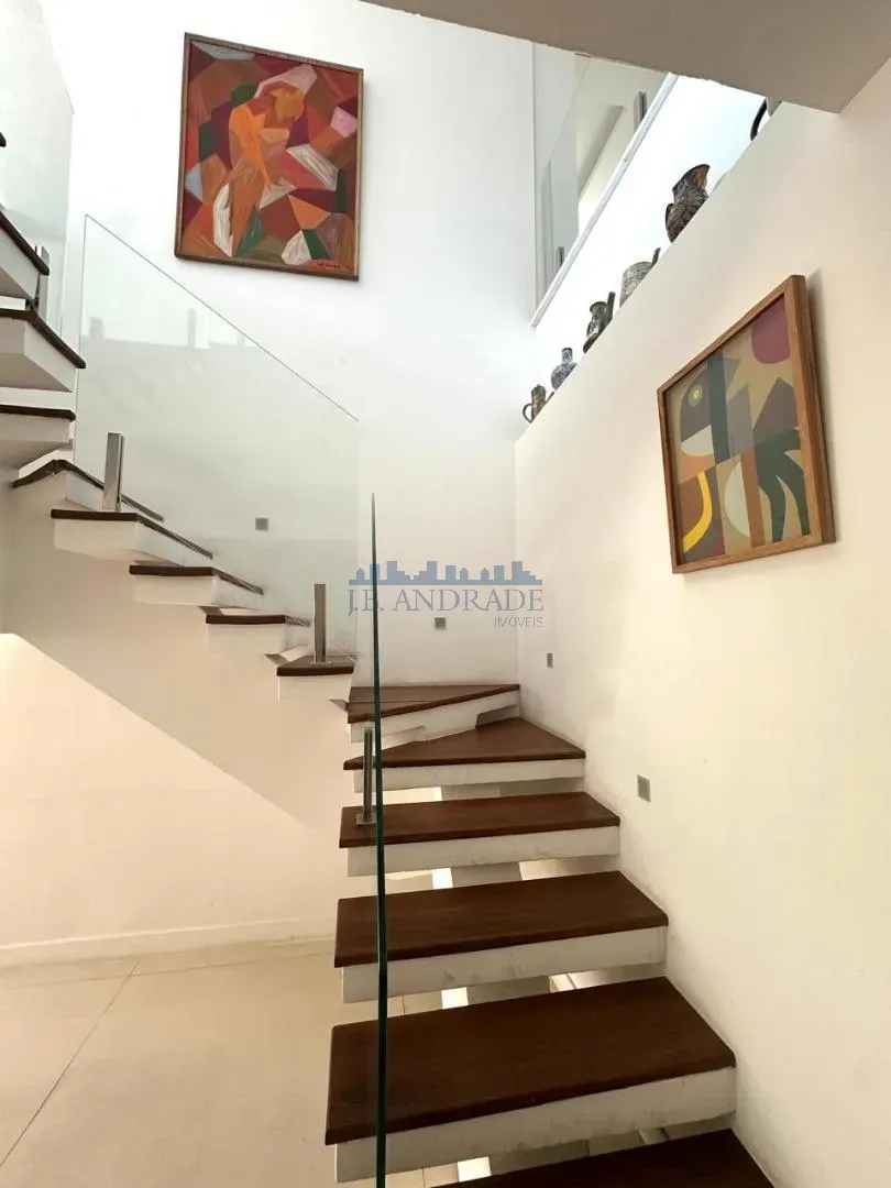 Furnished apartment, 400 m², with a glass-enclosed balcony — photo 33