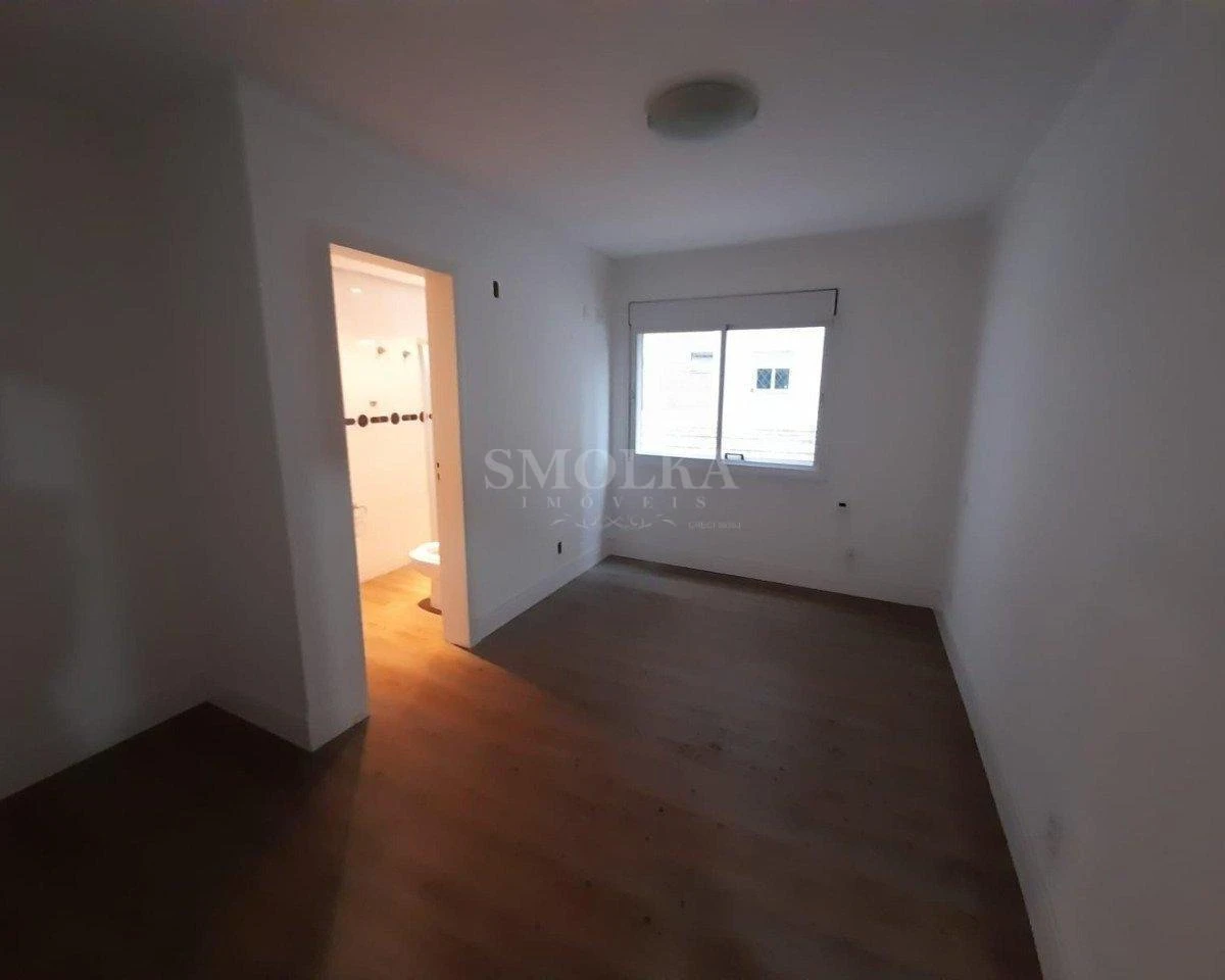 Ванна та 4 спальні: квартира 255 м² — photo 35