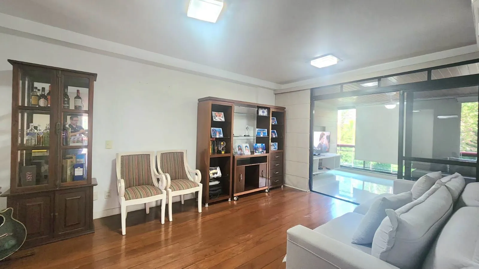 Apartment on the 1st floor with floor-to-ceiling windows — photo 14