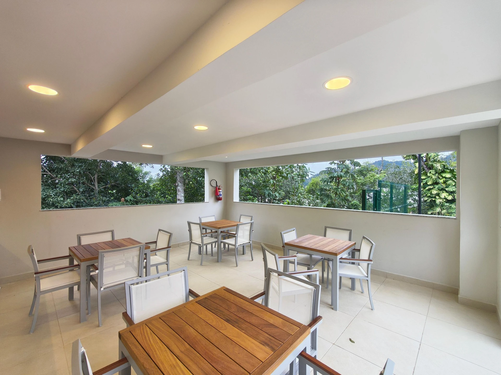 Apartamento mobiliado com 2 quartos, 1 banheiro e varanda — photo 67