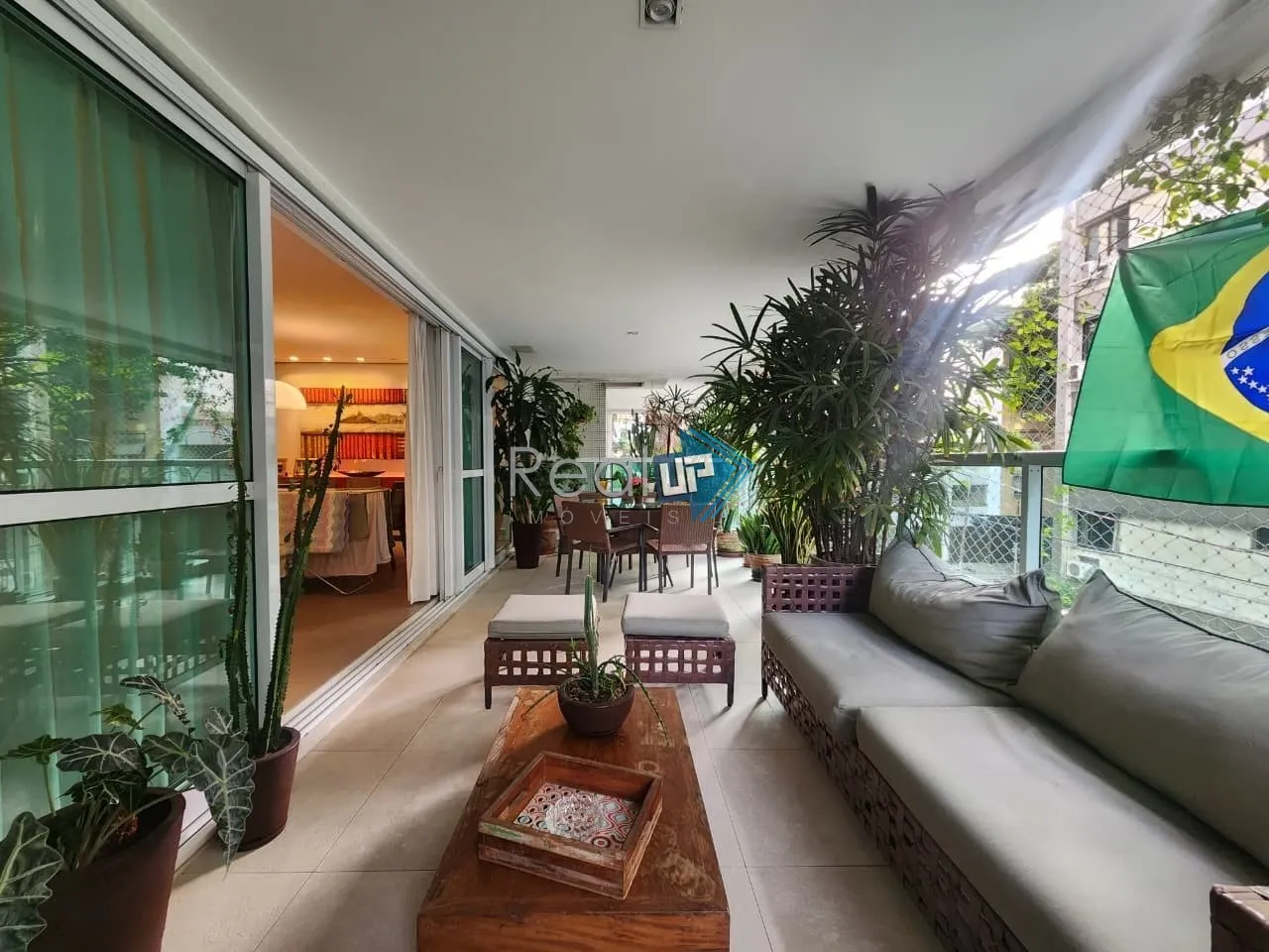 4-bedroom apartment with 227 m² and 3 parking spaces — photo 2