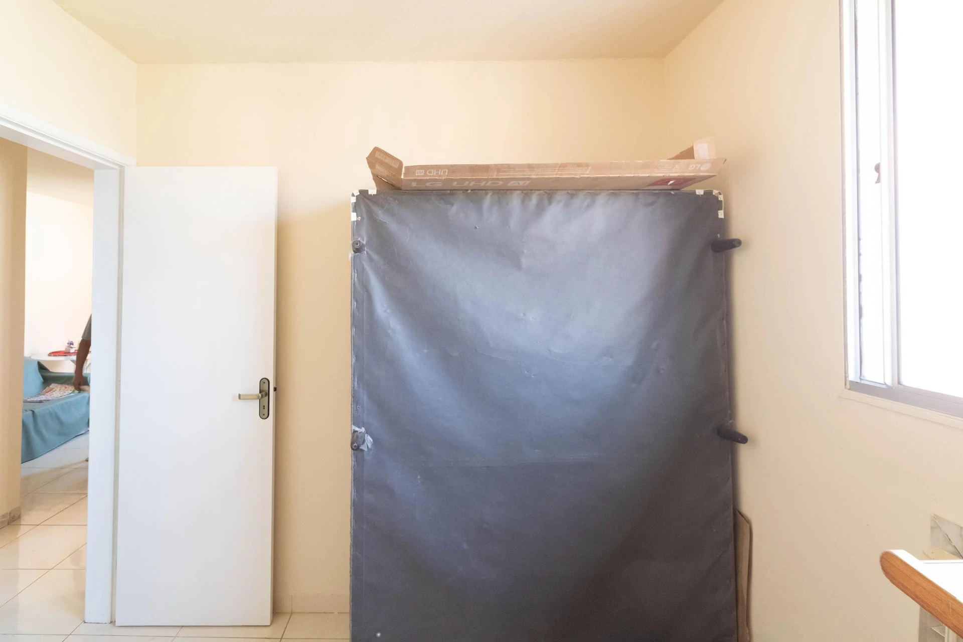 Furnished 2-bedroom apartment with 1 bathroom and parking — photo 32