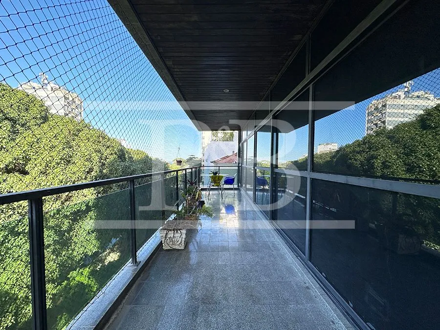 4-bedroom apartment with 250 m² and glassed-in balcony — photo 7