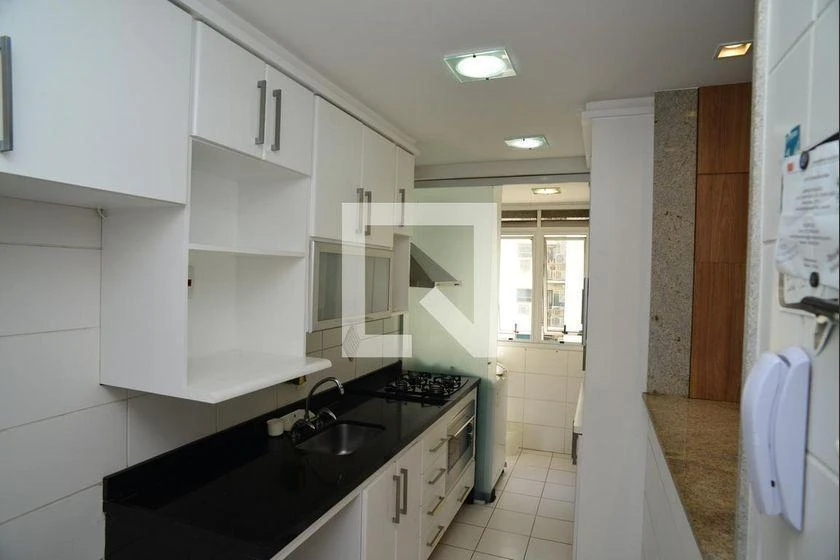 Apartamento com 2 quartos e cozinha fechada com fogão a gás — photo 3