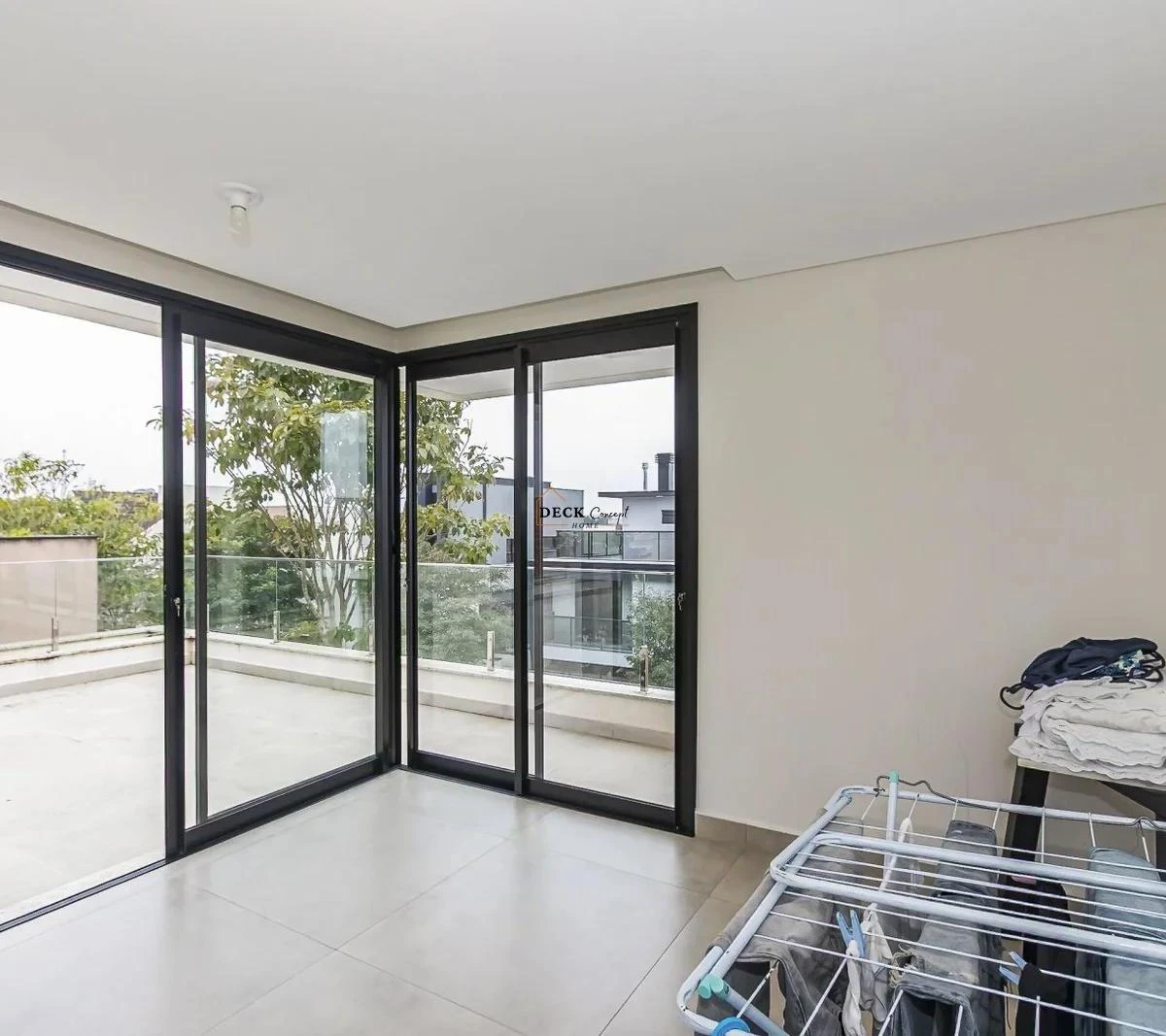 Furnished 356 m² house with 3 bedrooms and open-plan kitchen — photo 39