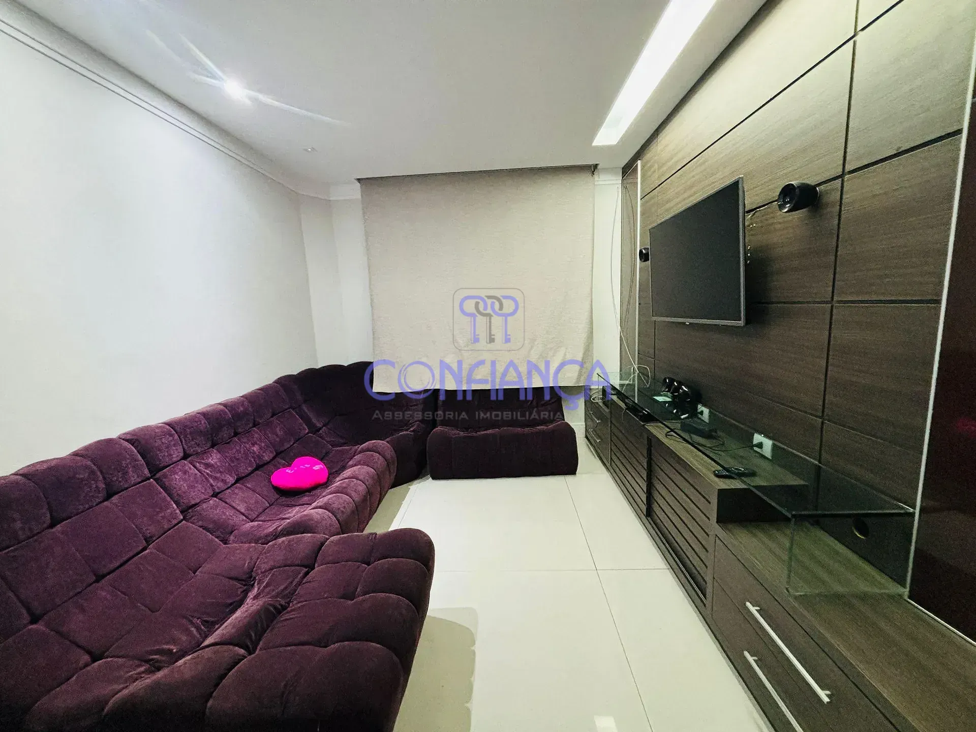 House with 4 en-suite bedrooms and 6 bathrooms — photo 26