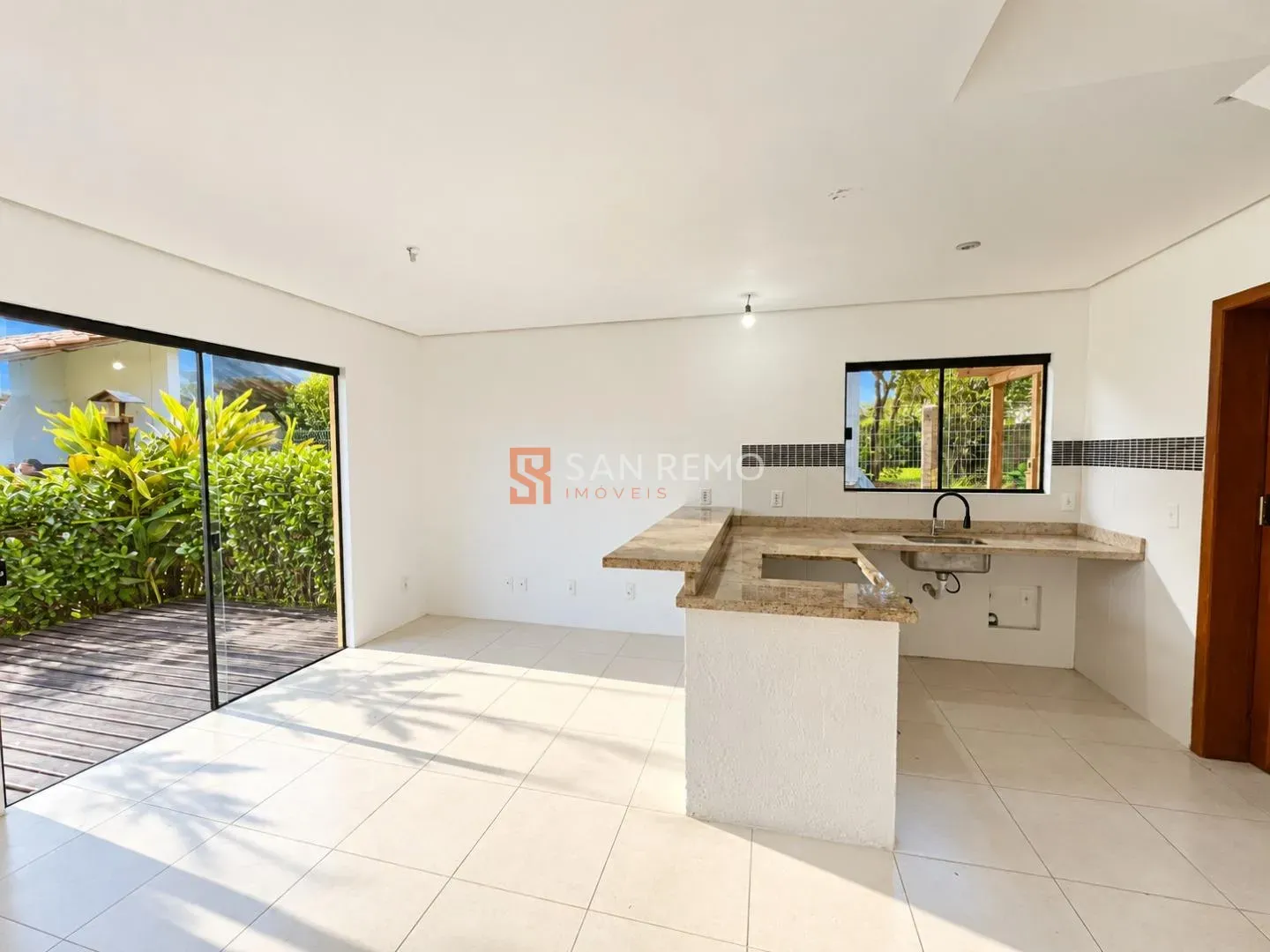 2-bedroom house with a fireplace — photo 2