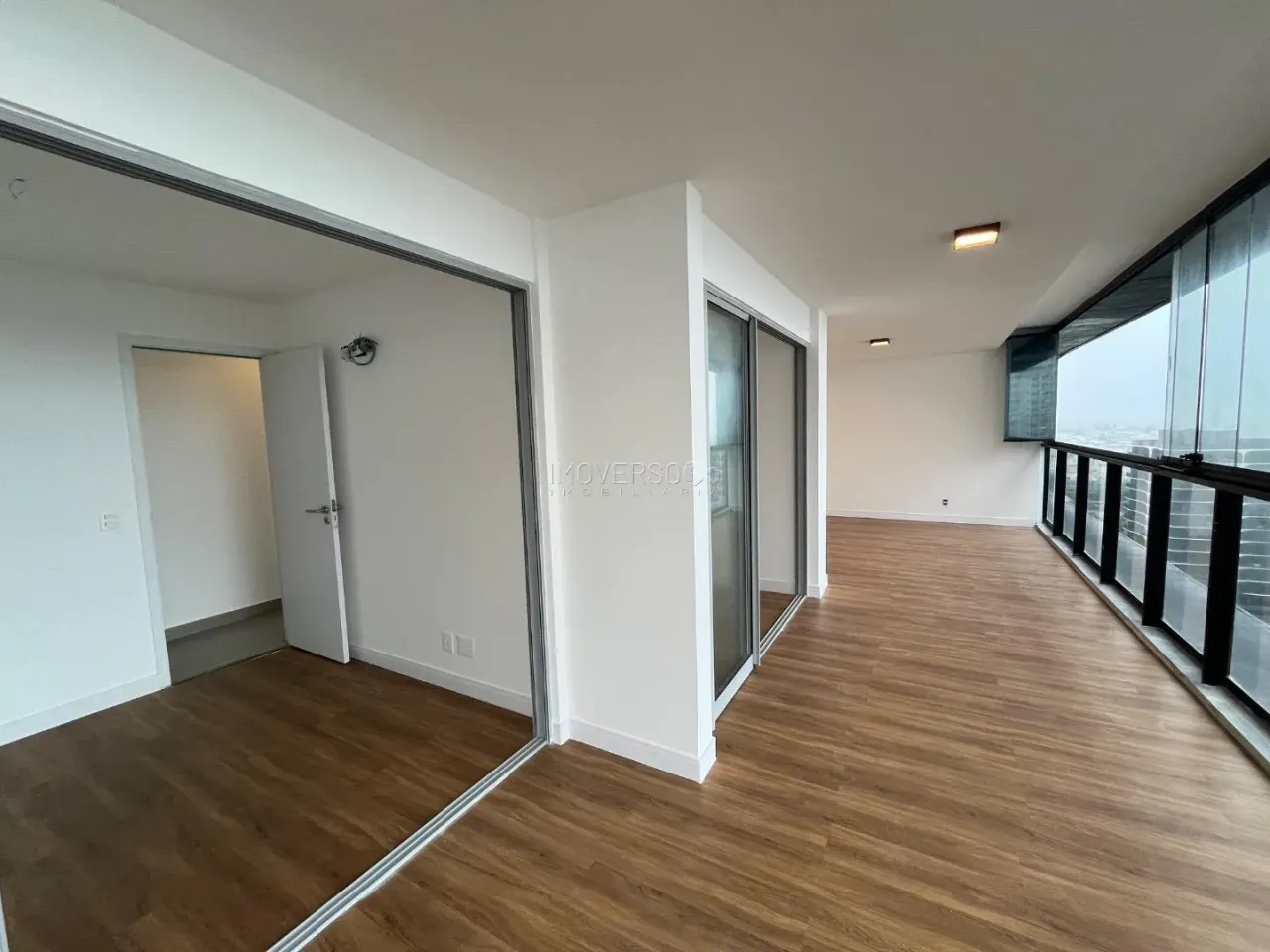 Glass-enclosed balcony in a 3-bedroom apartment, 120 m² — photo 16