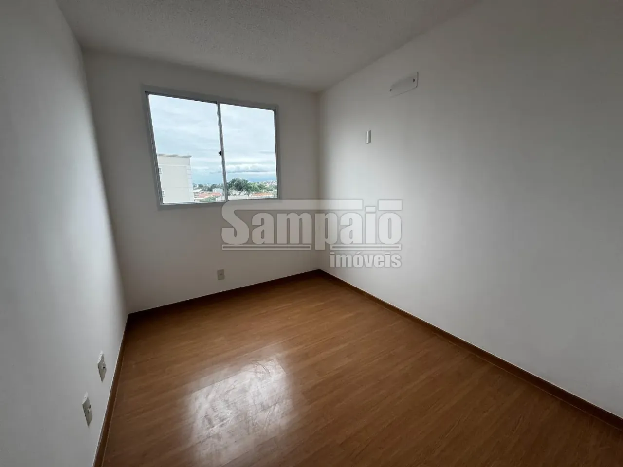 Apartamento com 2 quartos e 1 banheiro, piso de madeira — photo 4