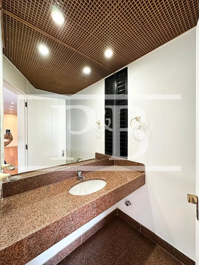 4-bedroom apartment with balcony and 319 m² — photo 11