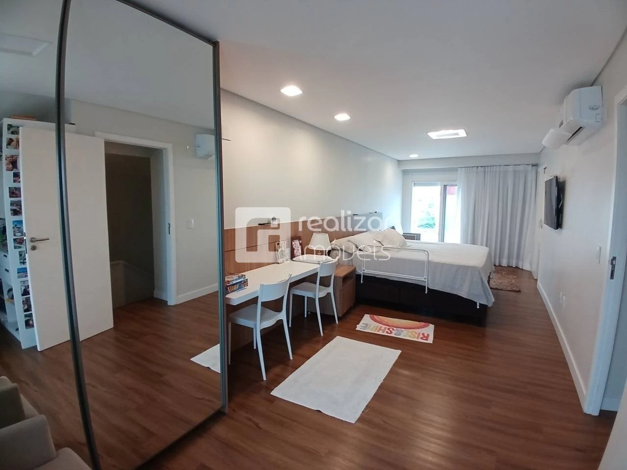 Furnished apartment, 228 m², with floor-to-ceiling windows — photo 13