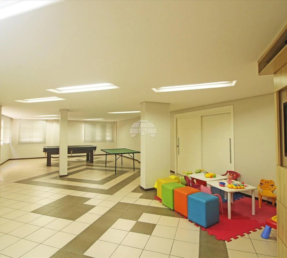 2-bedroom apartment with a washing machine in Curitiba — photo 29