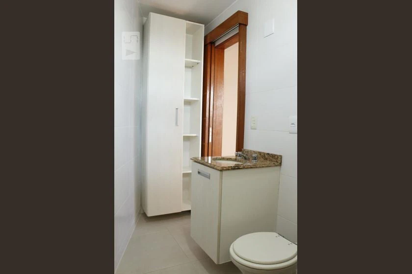 Apartment with 2 bathrooms, balcony and laundry area — photo 33
