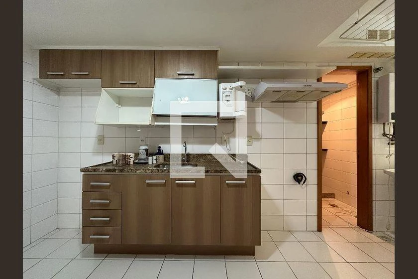 3-bedroom apartment in a building with a gym — photo 17