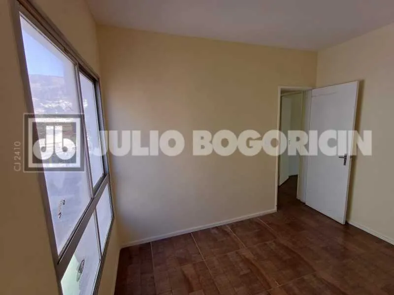 Departamento en piso 2 con ventanales de piso a techo — photo 3