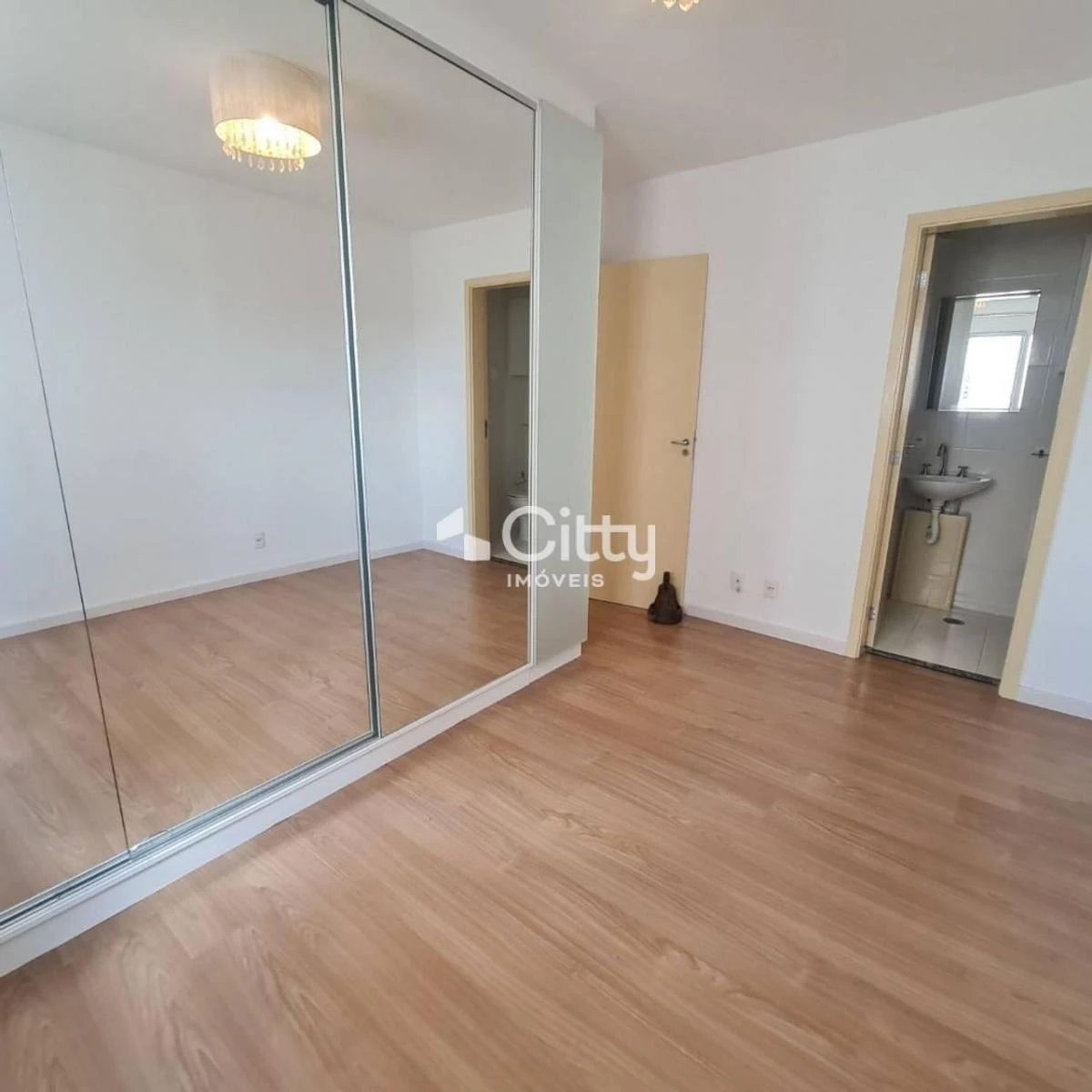 Apartment, 57 m², with wood or laminate floors — photo 16