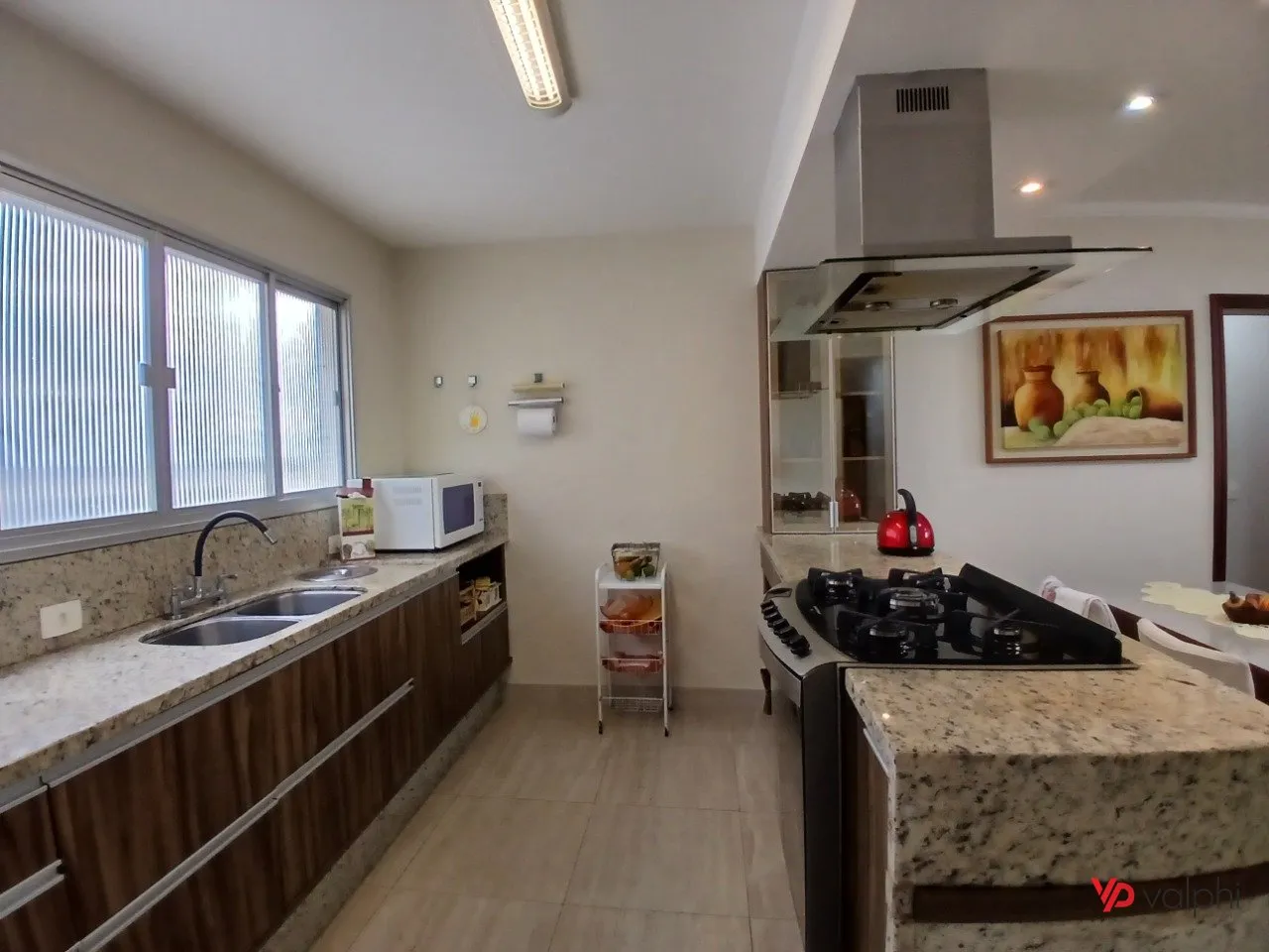 4-bedroom apartment with a walk-in closet in Curitiba — photo 30