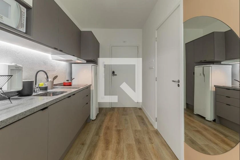 Furnished 1-bedroom apartment with open-plan kitchen — photo 12