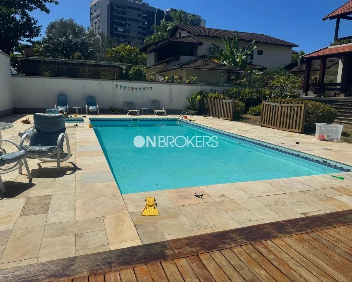 Furnished house with 1000 m², 5 en-suites and 7 parking spots — photo 14