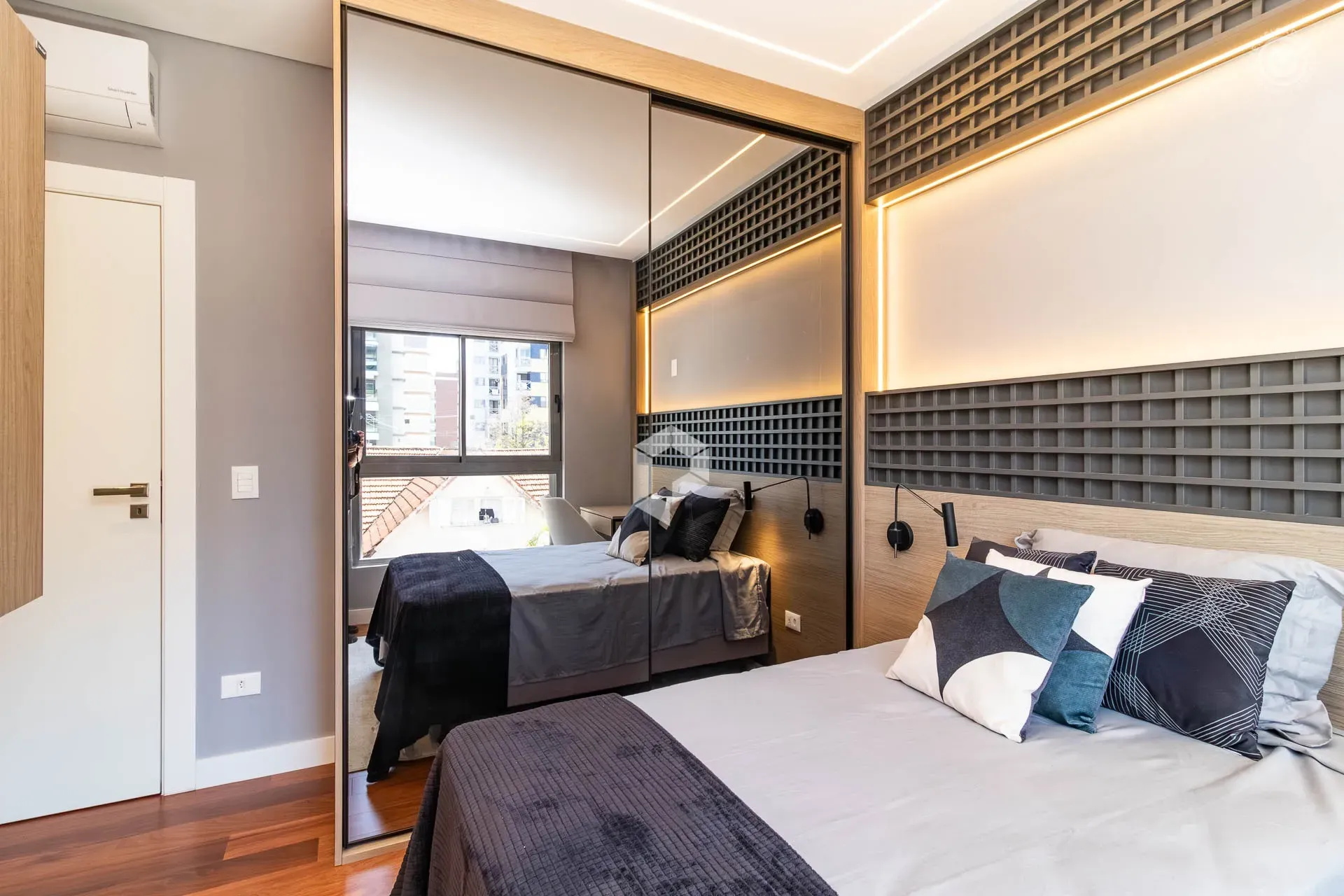 Furnished apartment with 3 en-suite bedrooms and balcony — photo 23