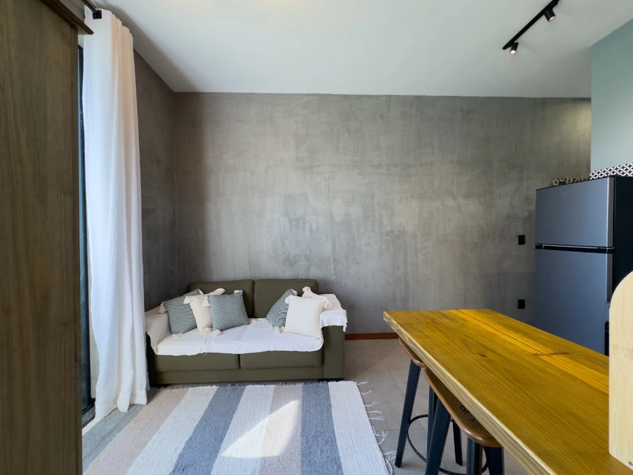 Furnished apartment with balcony and open-plan kitchen