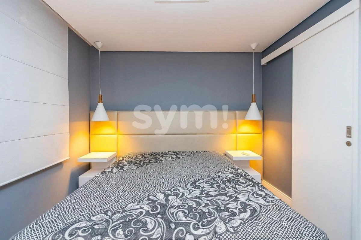Glass-enclosed balcony in a 3-bedroom apartment, 98 m² — photo 7