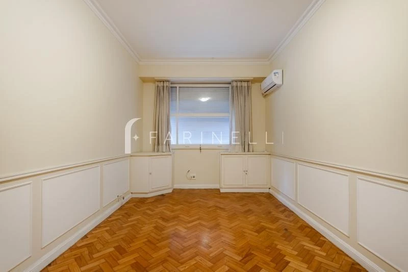 248 m² apartment with 3 bedrooms and 4 bathrooms — photo 6