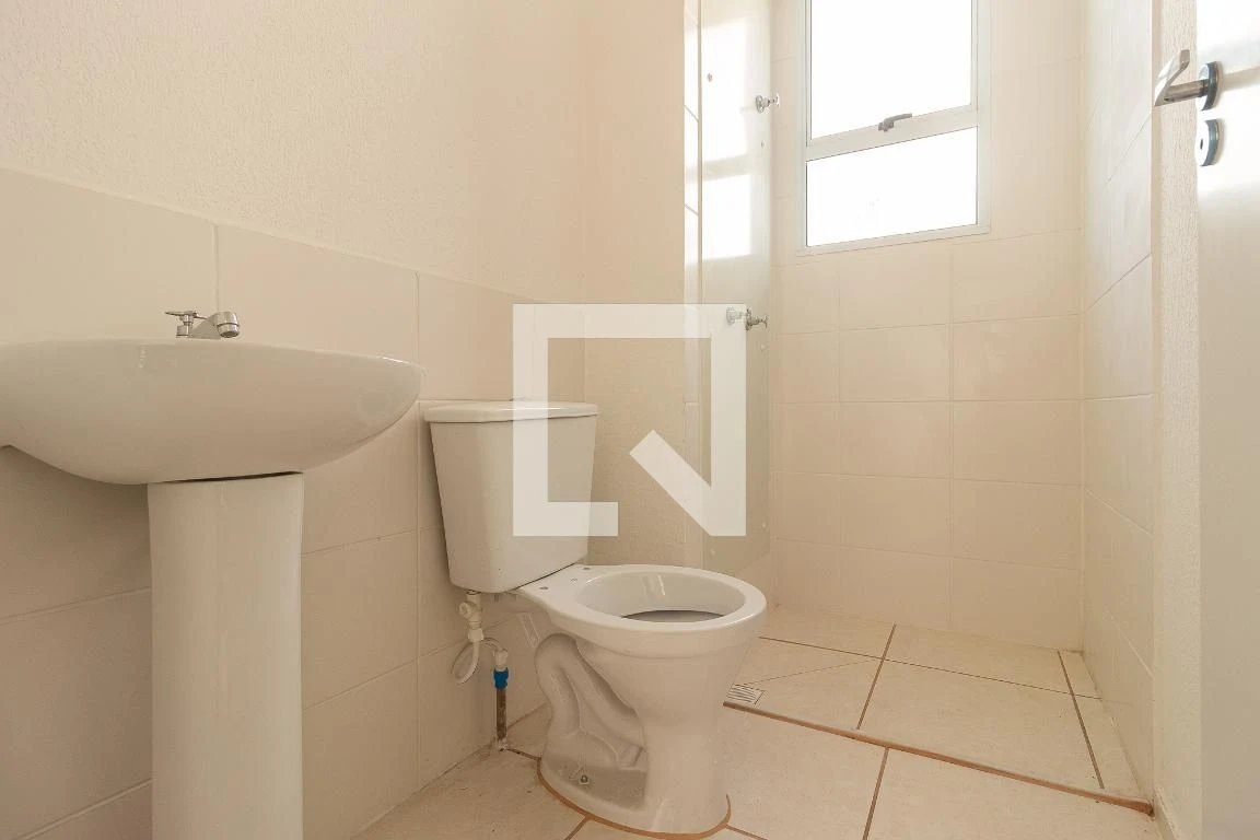 Apartamento sem mobília com 2 quartos, 1 banheiro e 1 vaga