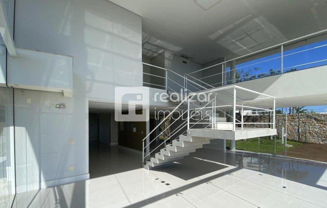 Bañera y 3 dormitorios: casa de 718 m² — photo 14