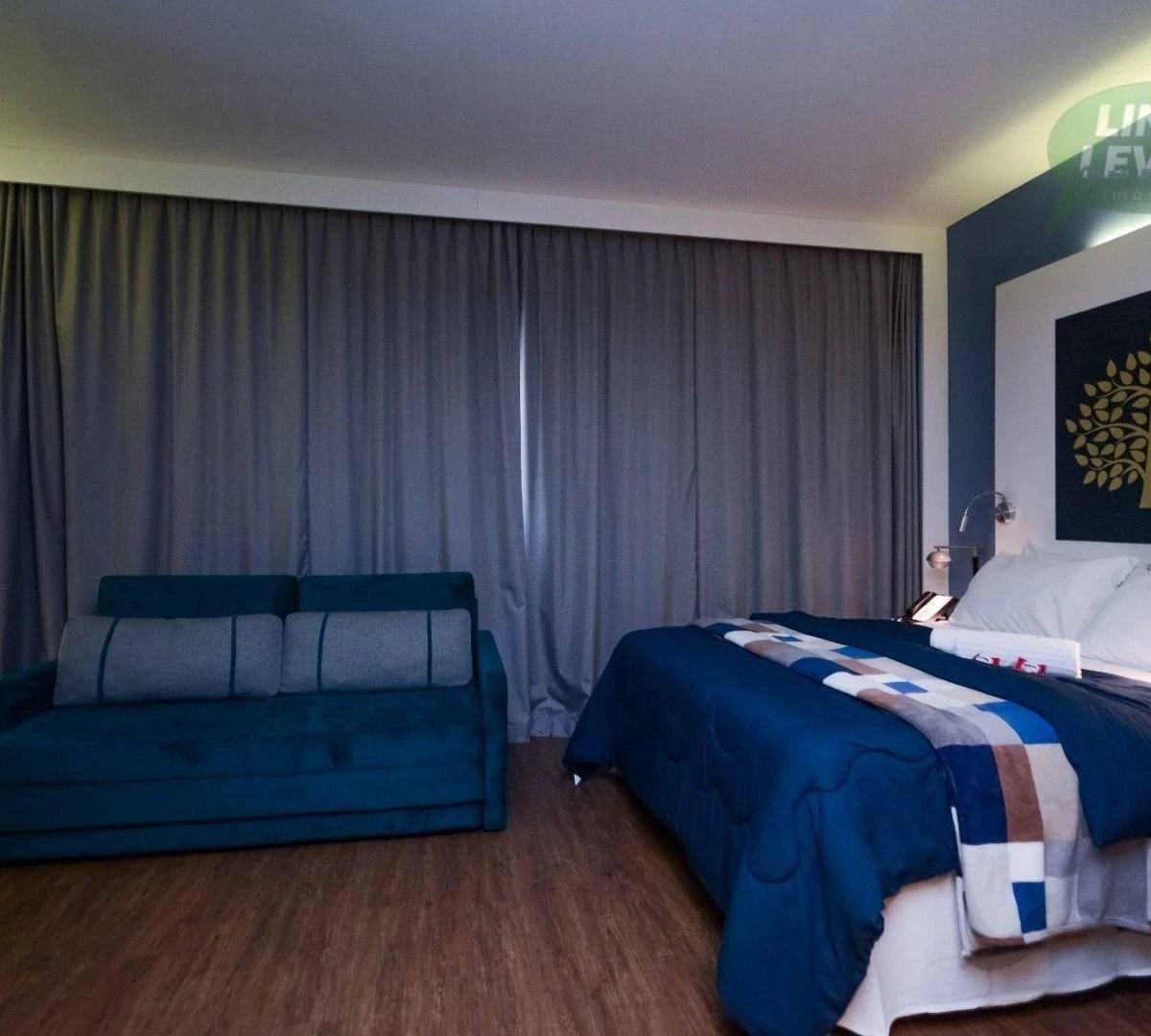 Apartamento mobiliado de 1 quarto com espaço de home office