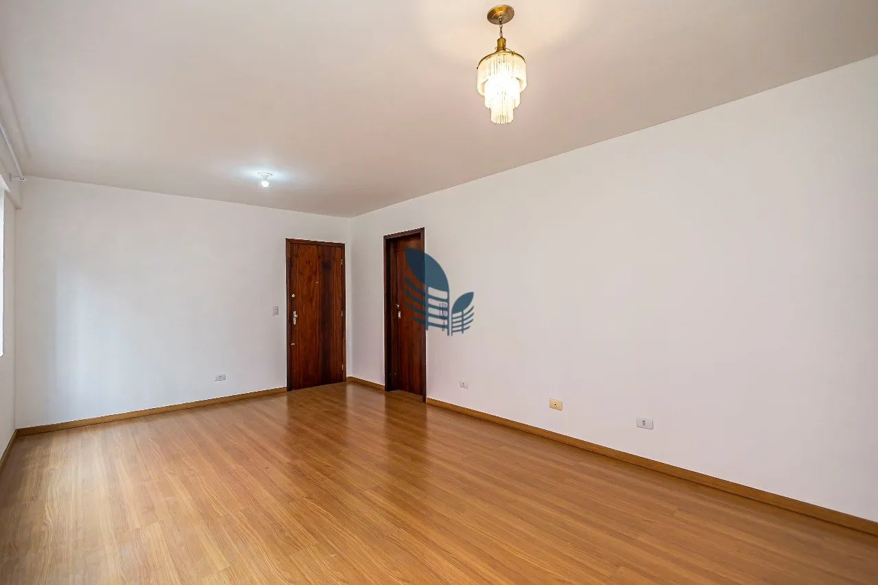 2-bedroom apartment with a bathtub in Curitiba — photo 4