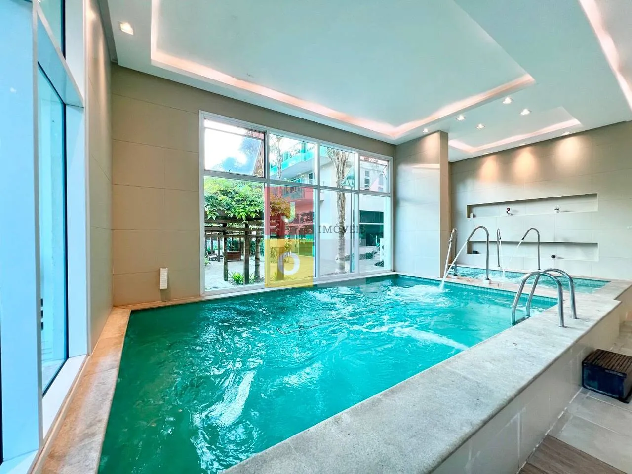 Furnished 4-bedroom suite apartment with 156 m² — photo 31