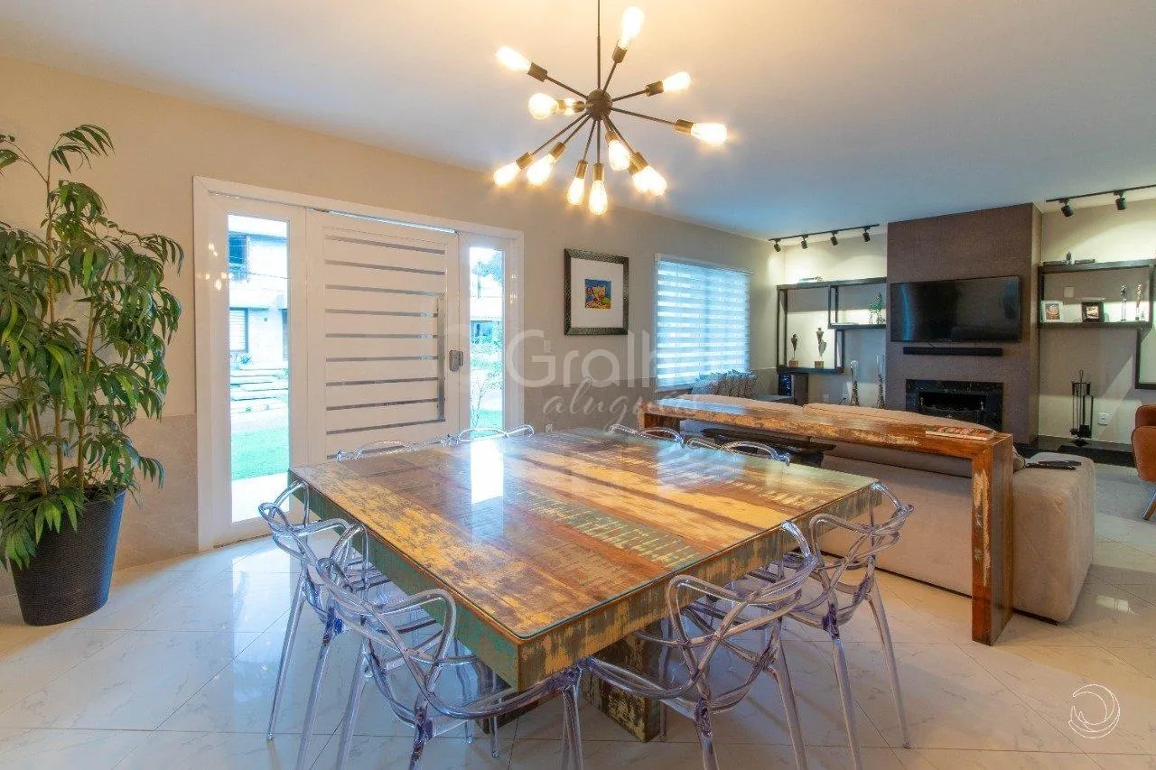 5-bedroom house with a fireplace in Florianópolis — photo 25
