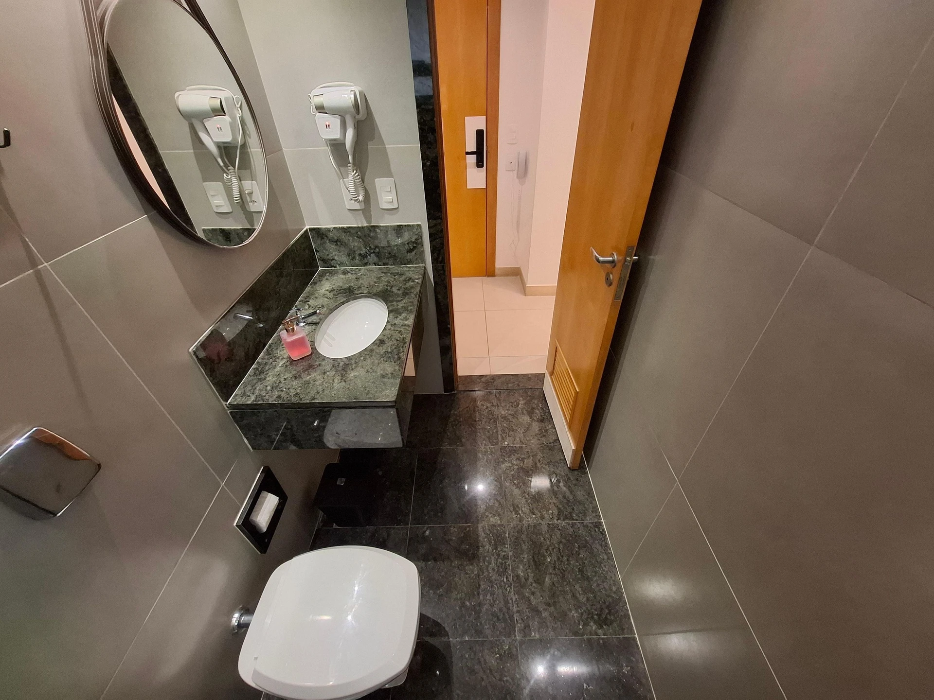 1-bedroom apartment with en-suite and no parking — photo 22