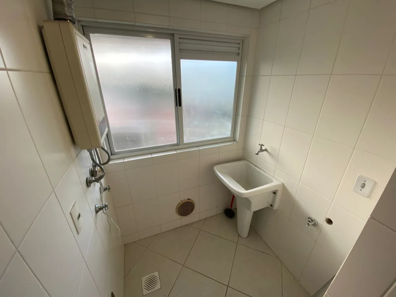 80 m² unfurnished apartment with 2 bedrooms and balcony — photo 4