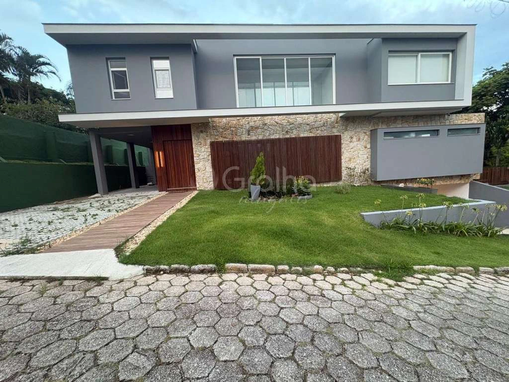 681 m² house with open-plan kitchen and 4 suites — photo 2