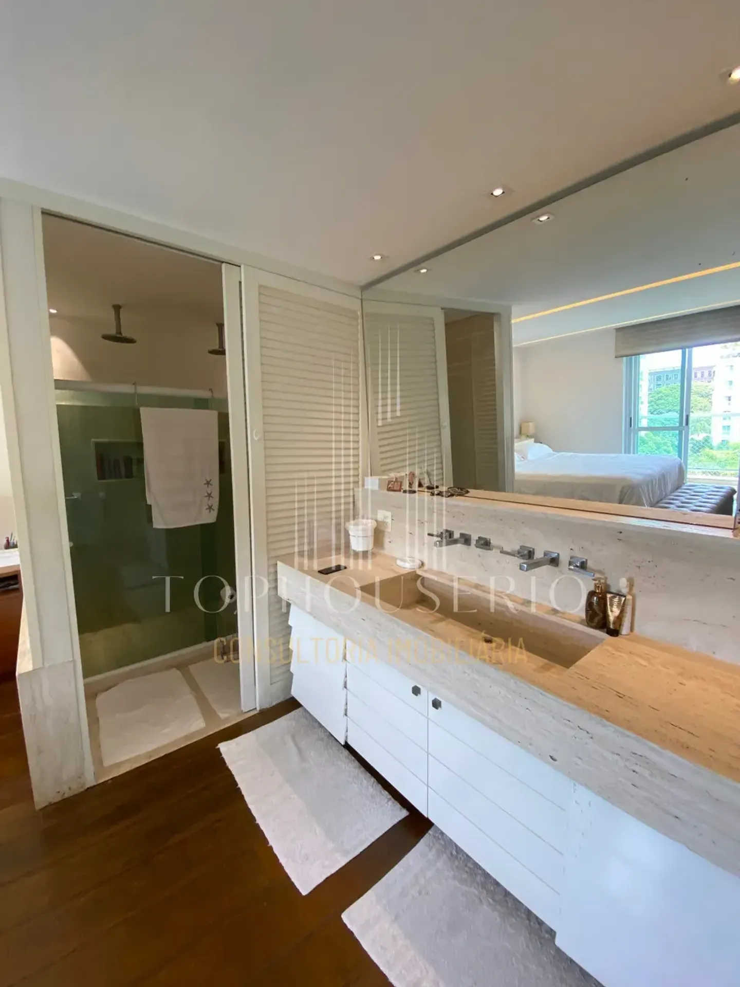 Furnished penthouse with 3 bedrooms and 4 bathrooms — photo 49