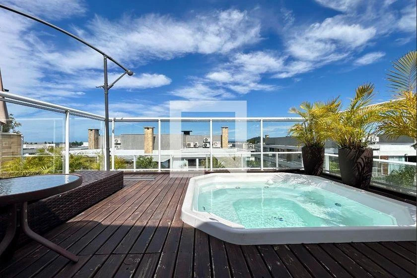 Furnished apartment, 196 m², with a glass-enclosed balcony — photo 33